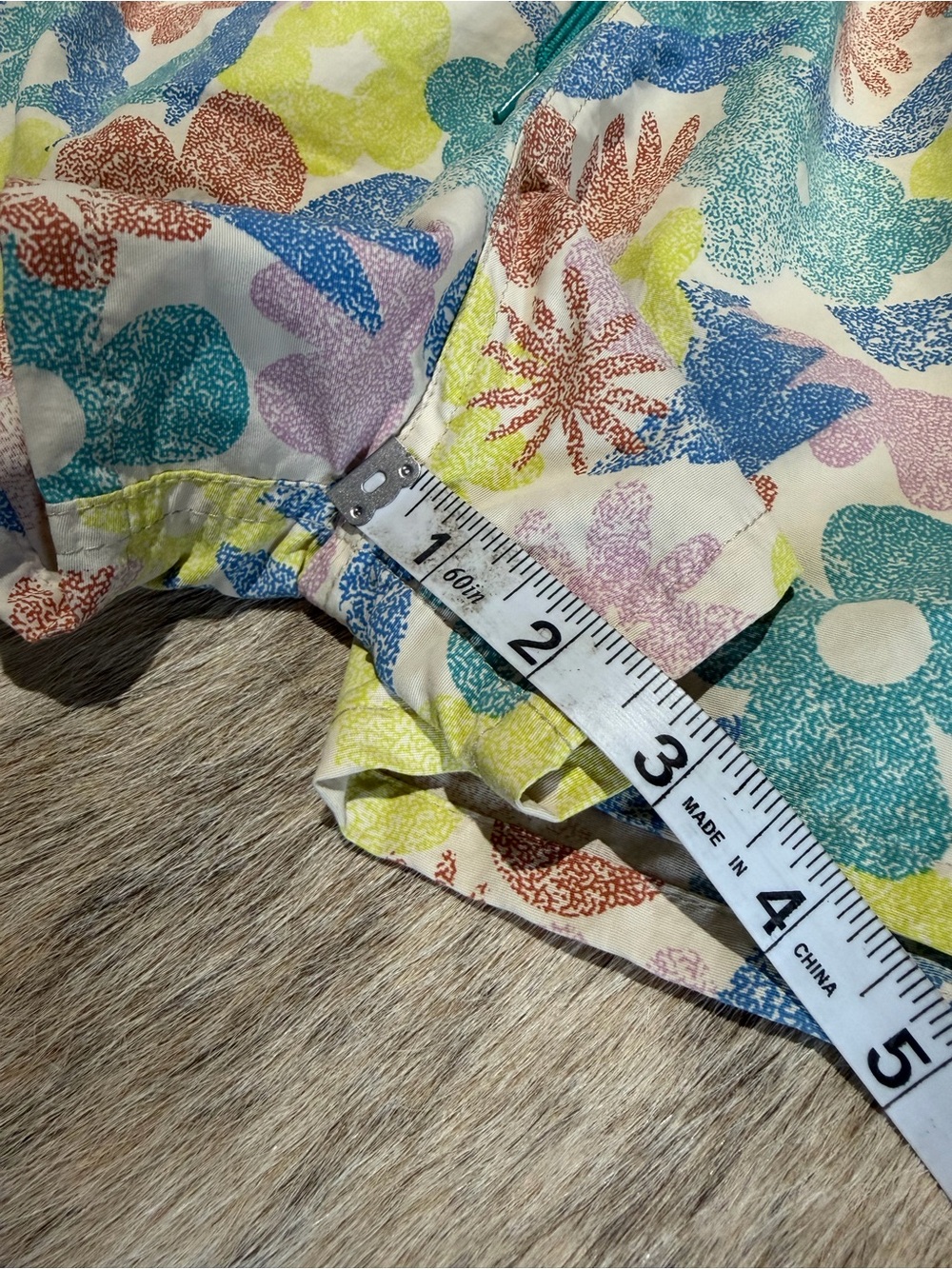 Patagonia Barely Baggies Shorts Floral Print Size S 2.5” Inseam - Picture 5 of 8